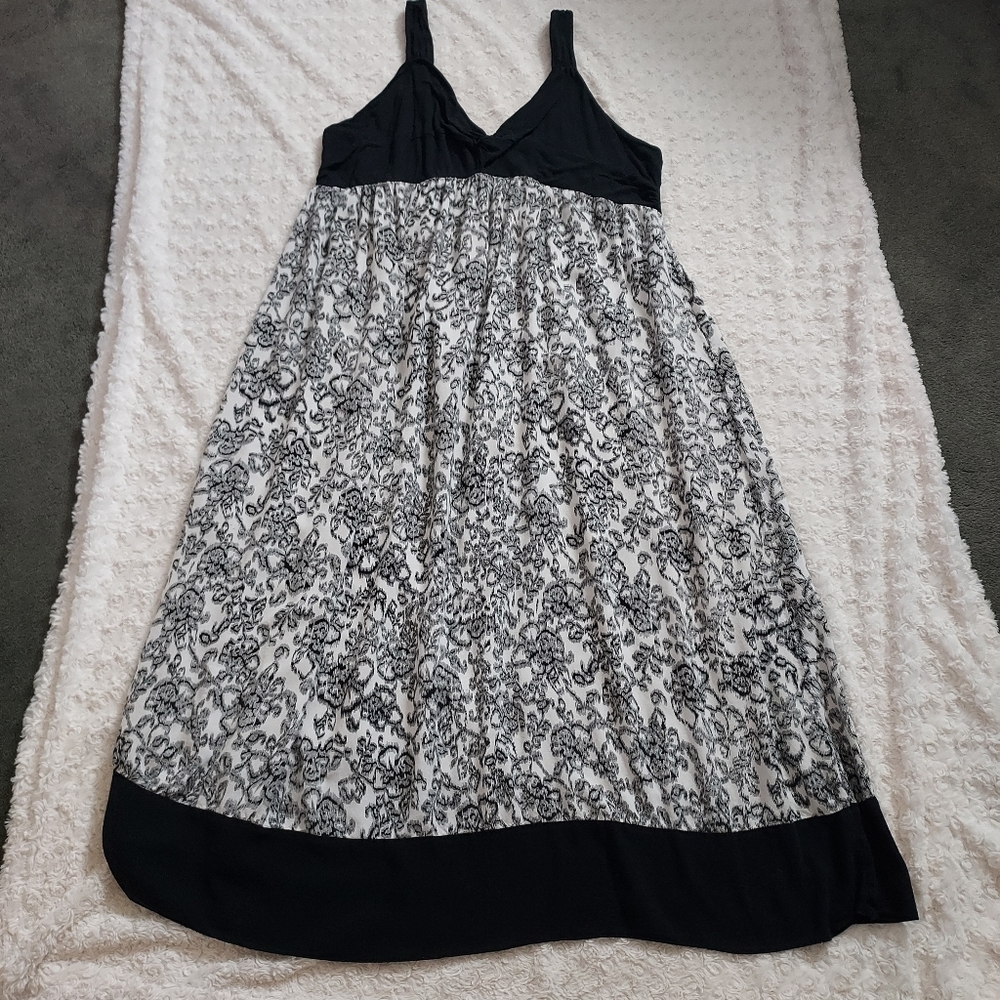 Mlle Gabrielle Rayon Black & White Abstract Floral Maxi Dress 3X Relaxed Fit
